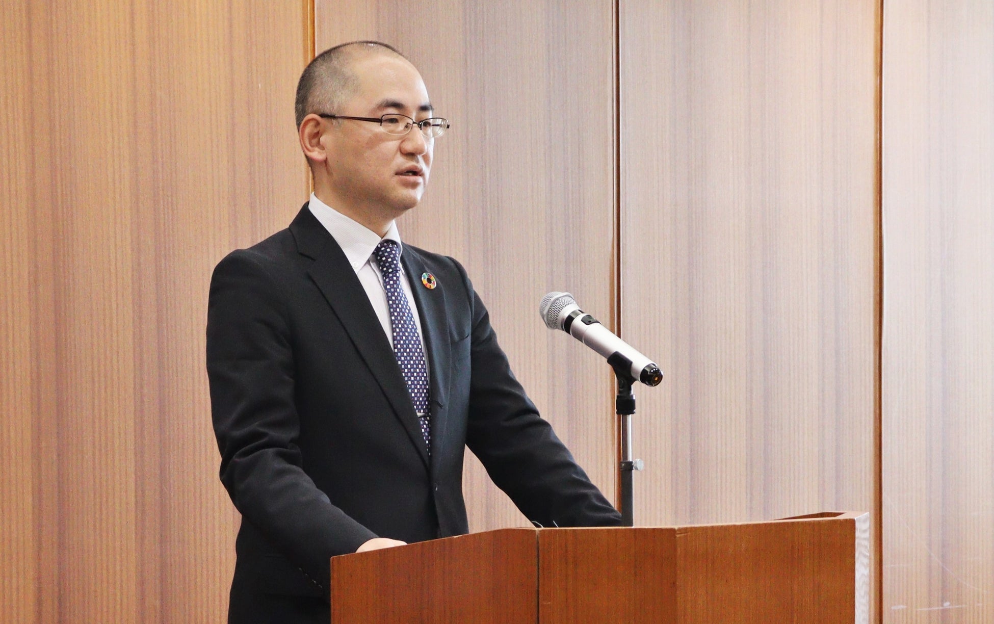 事業制度の説明とエールをおくる佐藤法仁副理事・副学長