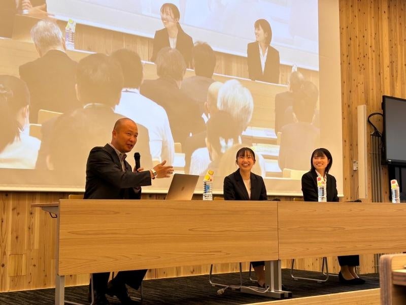 インタビュー・ダイアログの様子