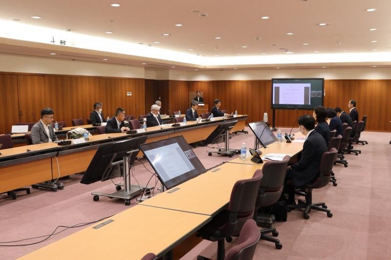 活発に意見交換する様子（左：岡山大学　右：中国銀行）