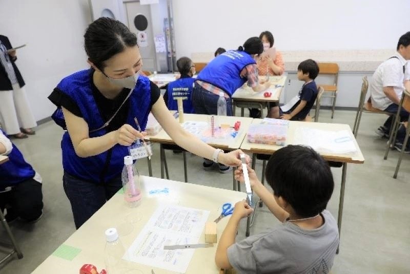 万華鏡作りの様子