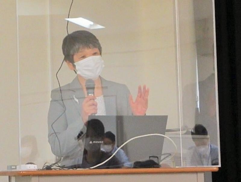開講式であいさつする監修教員の多田宏子教授
