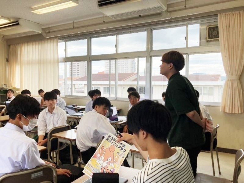 発表内容についてアドバイスを行う岡山大学DS部員