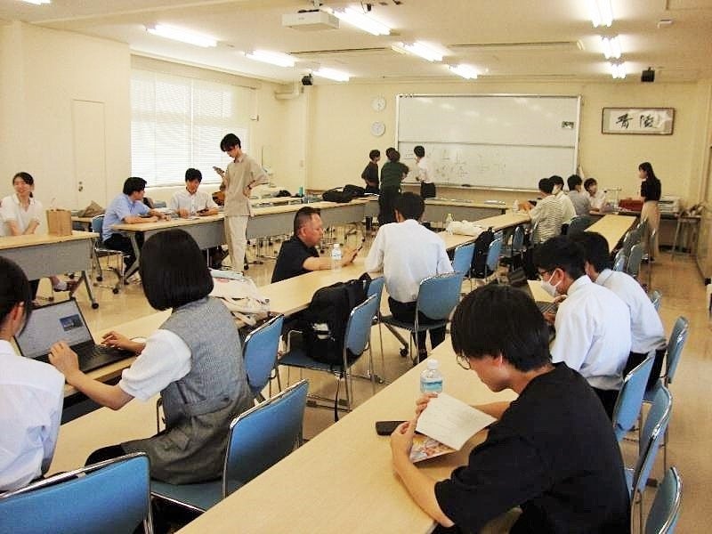 ワークショップ終了後の個別相談会の様子