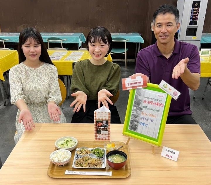 セントラルフーズ石岡様（右）TFT導入を企画した増山さん（中央）TFTメンバー花川さん（左）