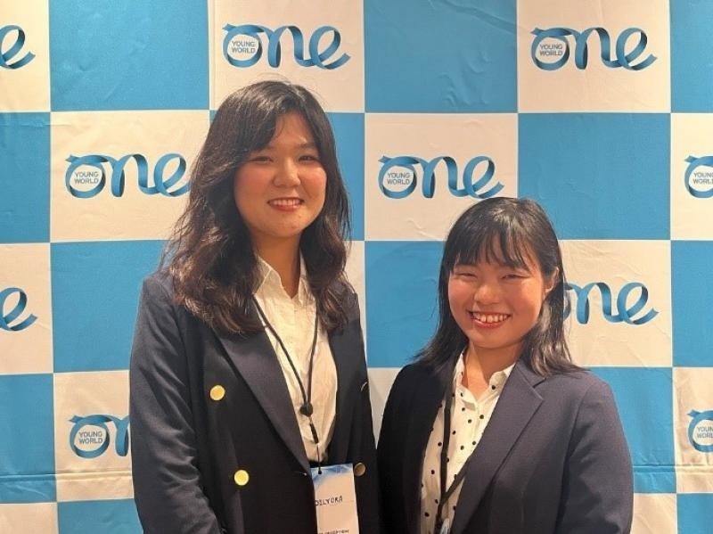 アクラムジョノワさん（左）と布さん