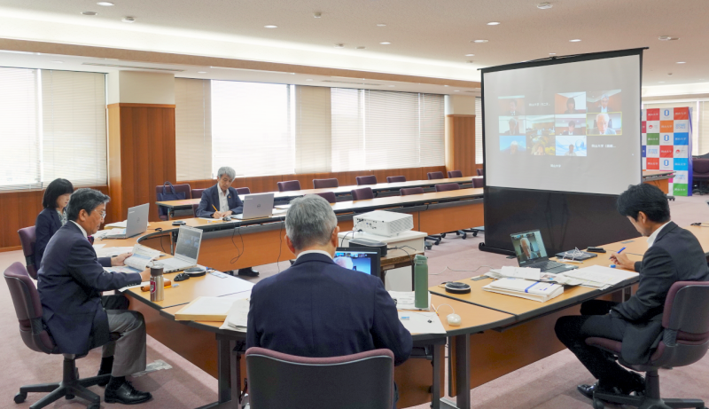 オンライン会議形式による外部評価委員会の様子