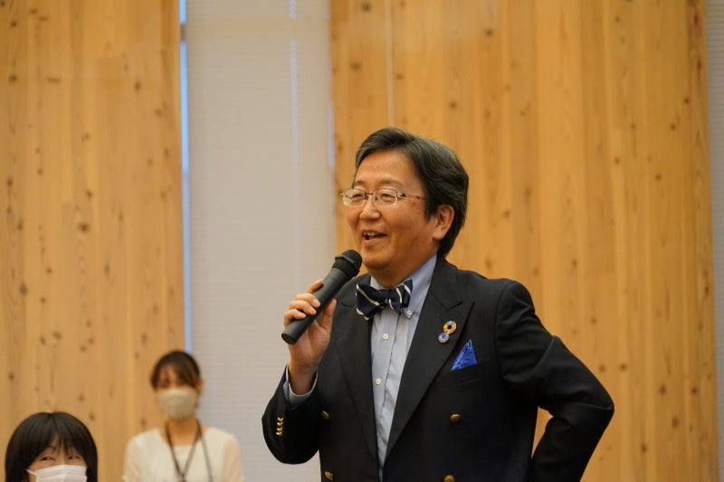 三都市連携の意義を説明する那須学長