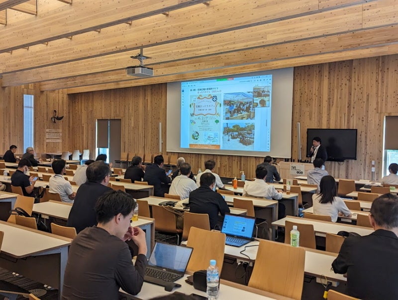 参加者は100人を超え、会場は熱気を帯びた