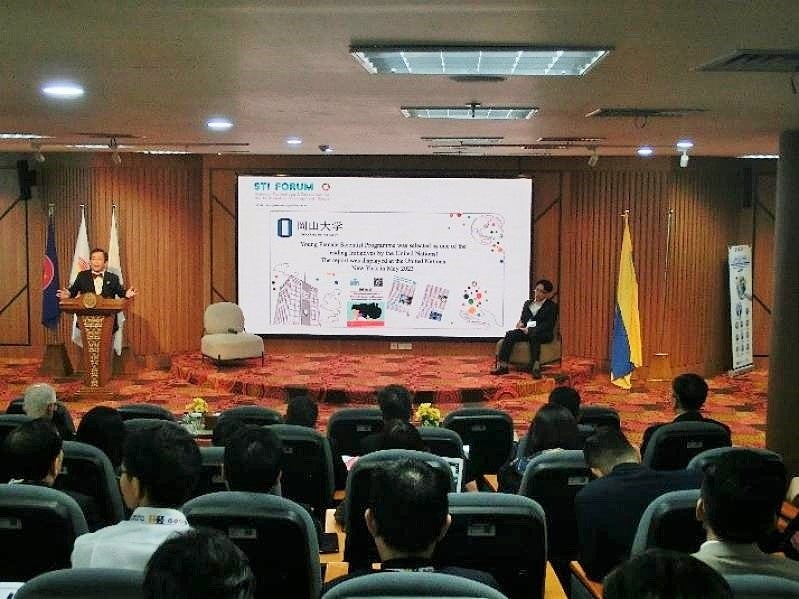 プレゼンターとして登壇する那須学長