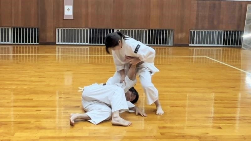 女子護身技法の競技の様子