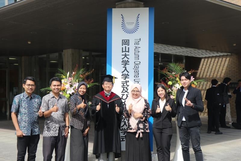 那須学長との記念撮影の様子