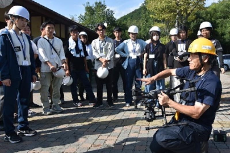 ドローンによる森林測量実演の様子