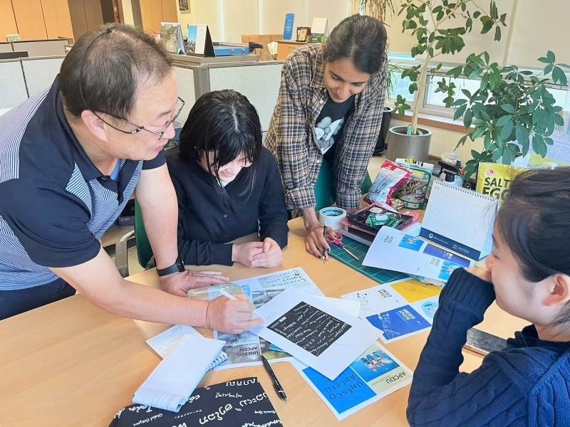 スタッフとの打合せの様子