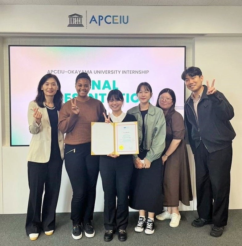 修了証書授与後の記念撮影