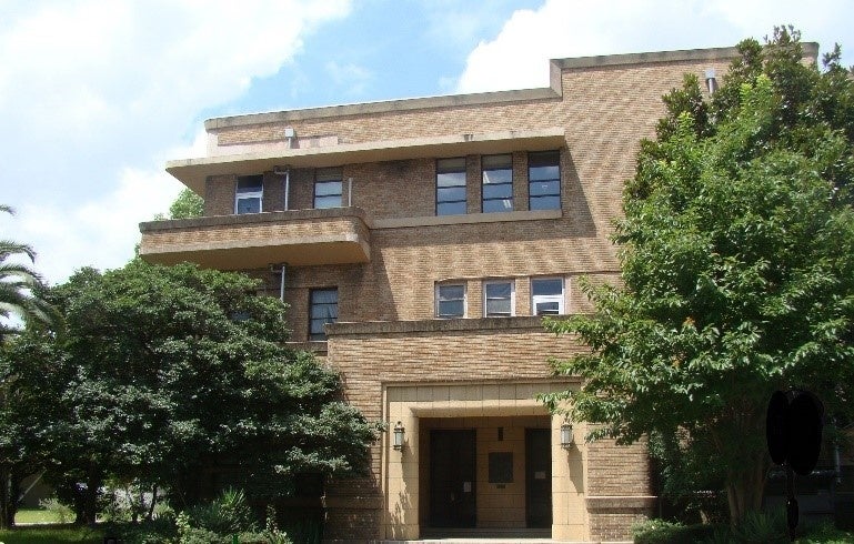 医学部医学資料室が入る鹿田会館（旧生化学棟）