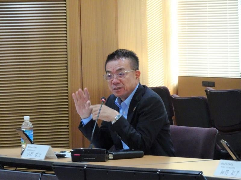 閉会あいさつをする小野常務執行役員