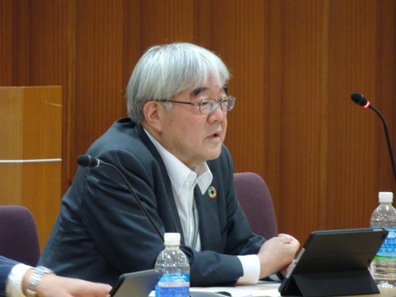 意見交換する三村副理事