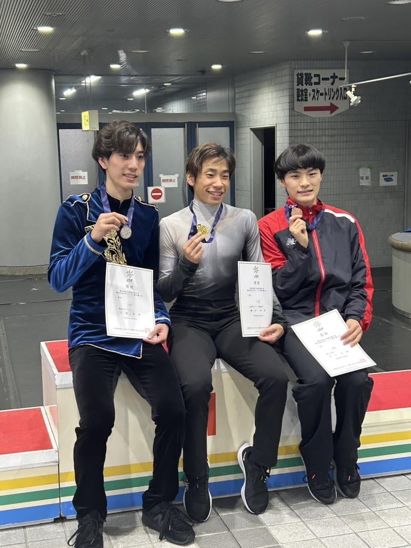 記念写真（右：杉山さん）