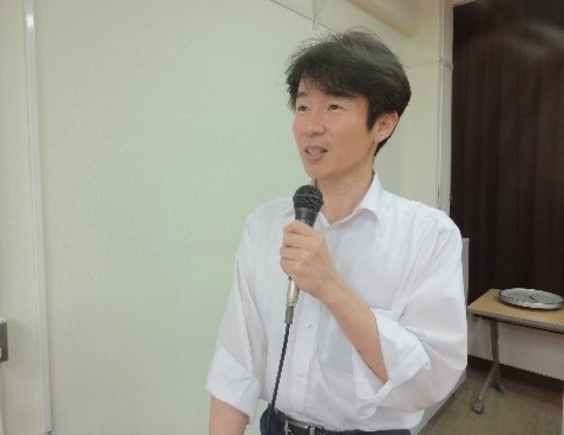 発表を行う楢崎正博技術専門職員（人体構成学）