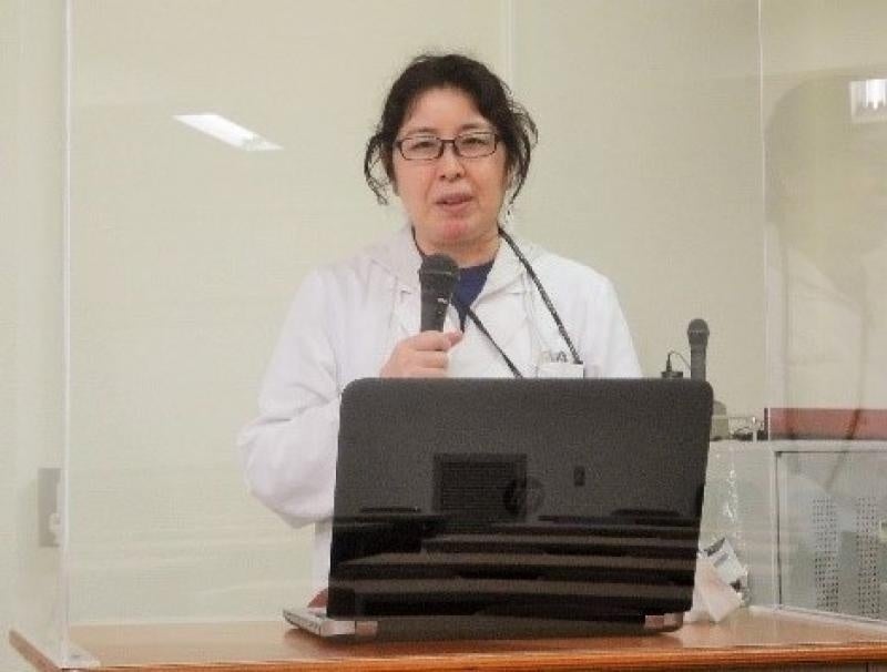 発表を行う井澗美希技術専門職員(法医学)