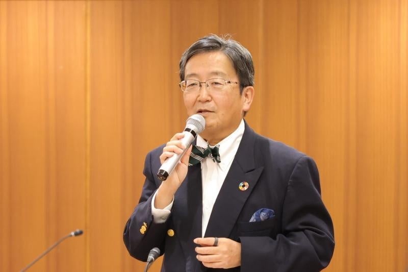 締めのあいさつをする那須学長