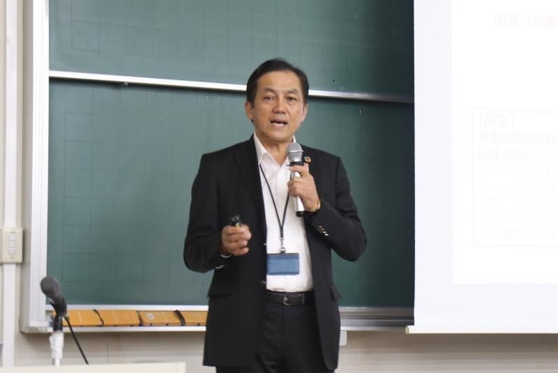 講演中のILO高﨑駐日代表