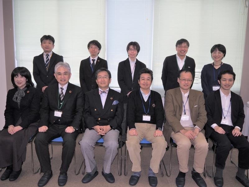 外部評価委員と本学関係者の記念写真