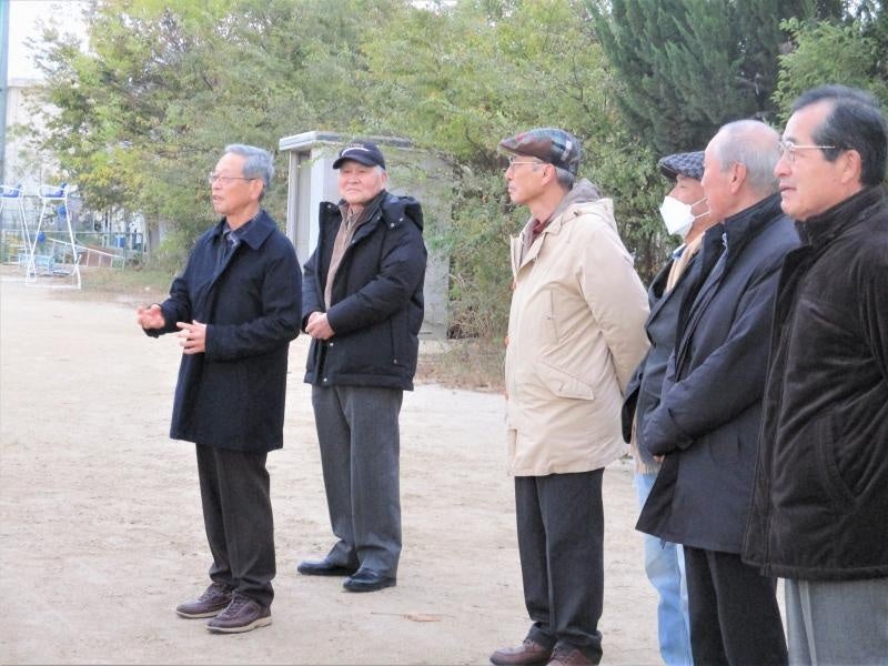 現役部員を激励する栗田さん