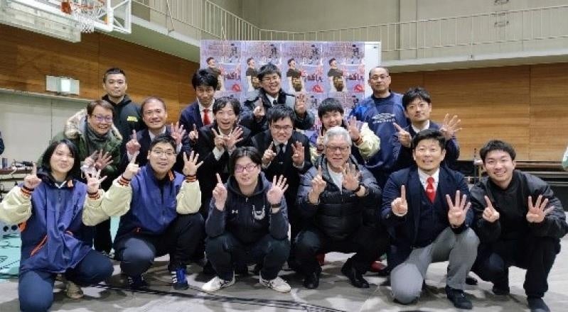 応援にかけつけたOBとコーチングスタッフ