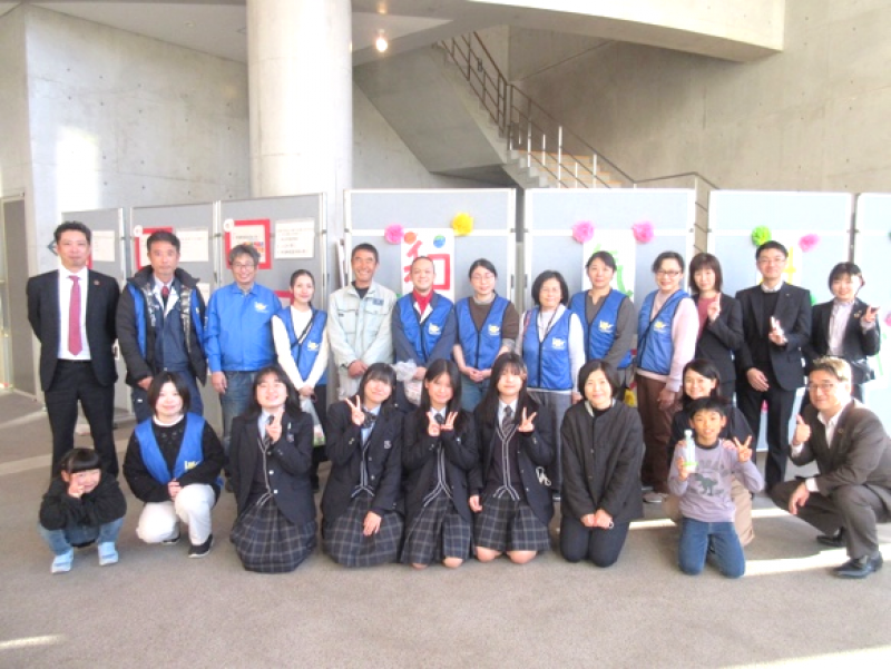 スタッフ全員での集合写真