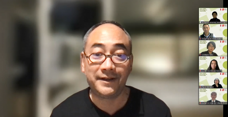 学生へメッセージを贈るAUN Choltis事務局長