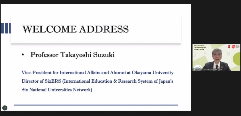 あいさつする鈴木副学長