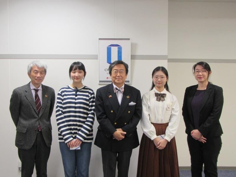 表敬訪問での記念撮影