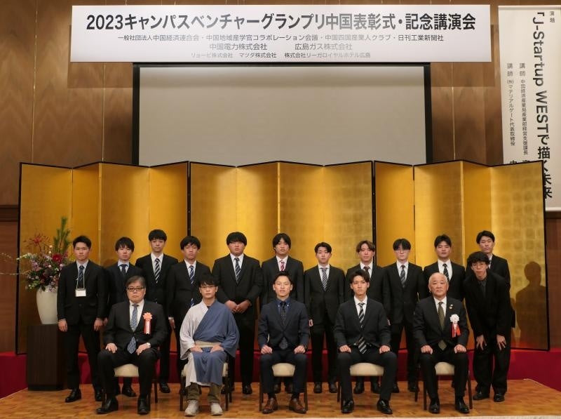 受賞者の集合写真(写真提供:日刊工業新聞社)