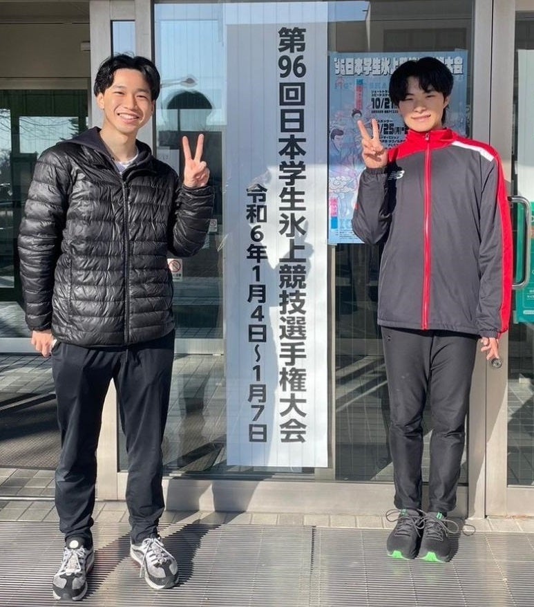 会場での記念写真（左：佐道さん、右：杉山さん）