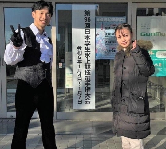 会場での記念写真（左：佐道さん、右：本宮さん）