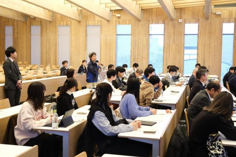 成果報告内容等についての意見交換の様子