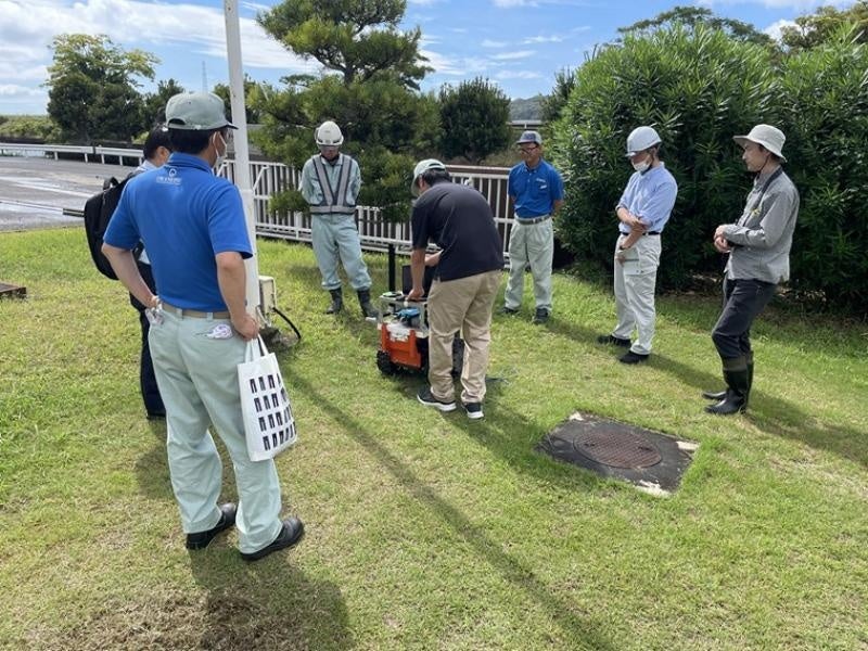 AI搭載自動走行型草刈り機開発に係る実証実験の様子