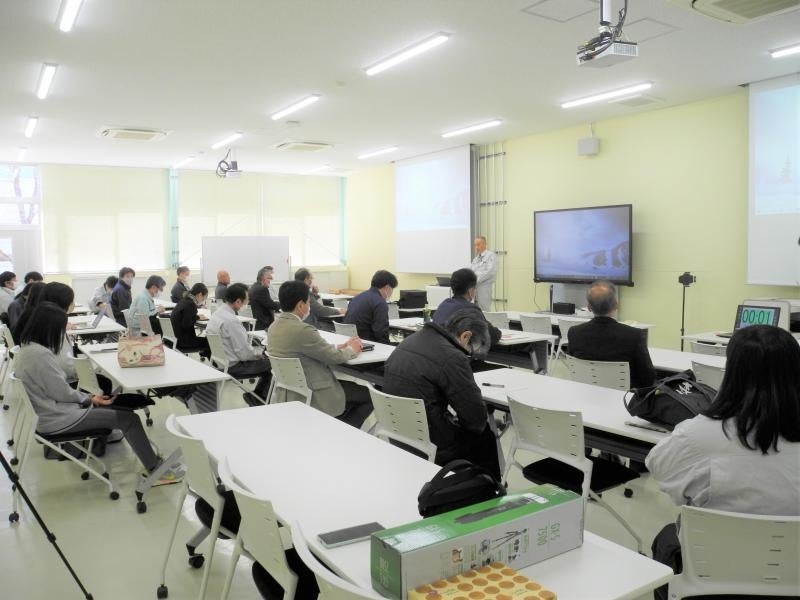 活動報告会の様子