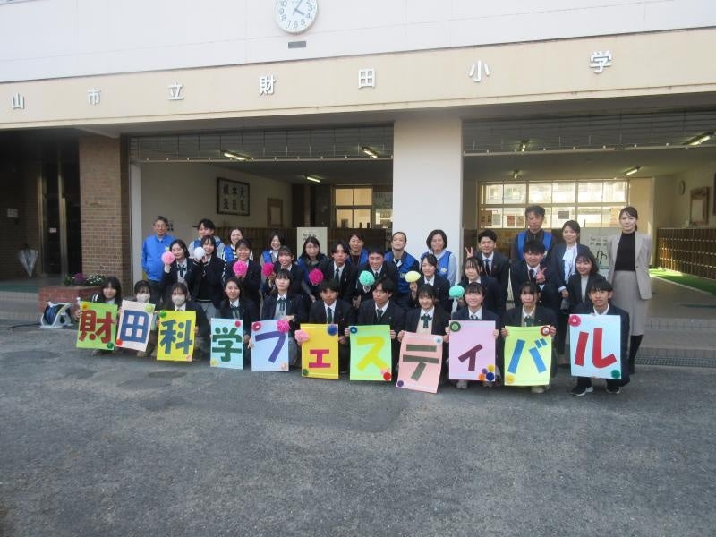 スタッフ全員の集合写真