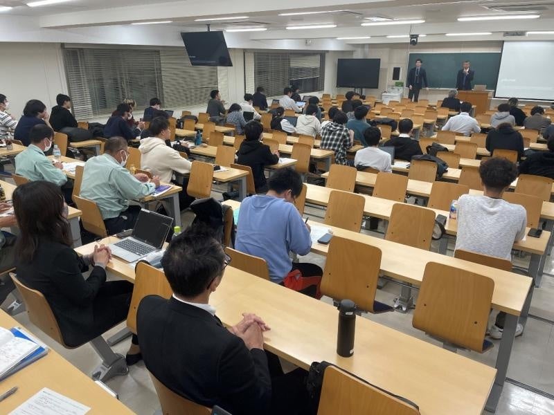 大学院単位認定講座＆社会人向け公開講座「先端半導体テクノロジー」第1回企業講演の模様