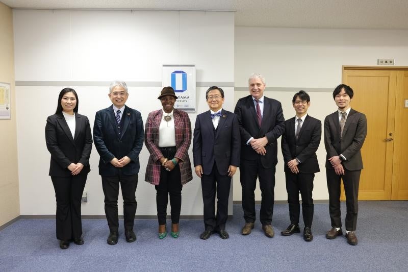 集合写真(アブゼ・ジグマ王女:左から3番目、那須学長:右から4番目)