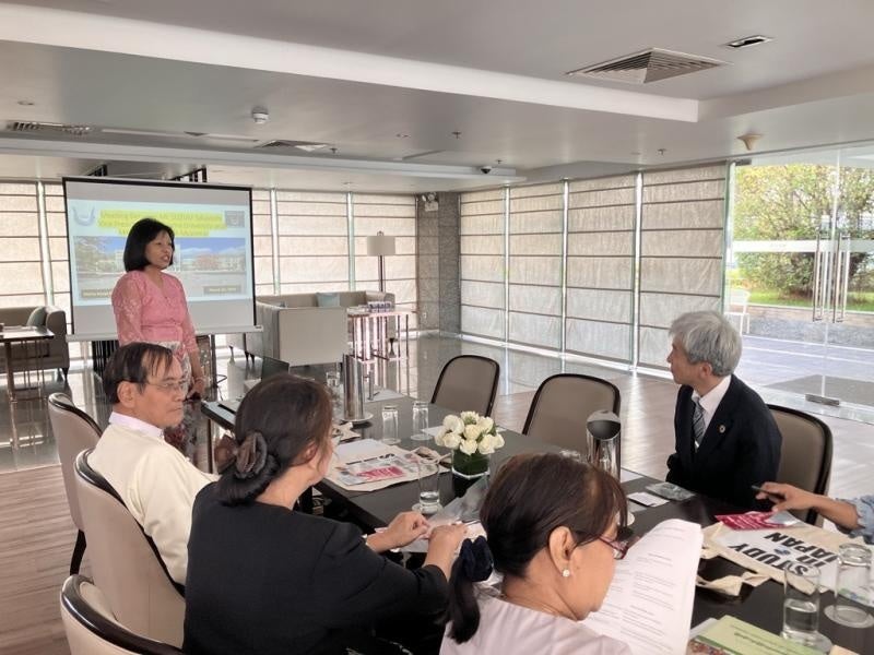 ミャミャエー支部長からの報告の様子