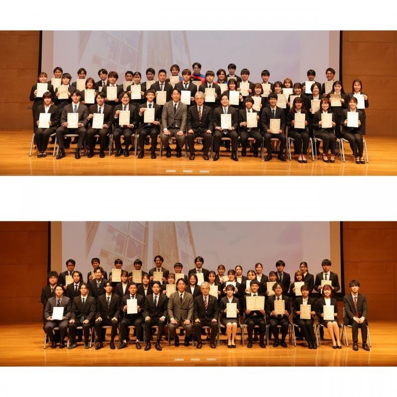 上：学生スポーツ奨励賞・学生スポーツ貢献賞（個人）受賞者の集合写真、下：学生スポーツ奨励賞（団体）受賞者の集合写真