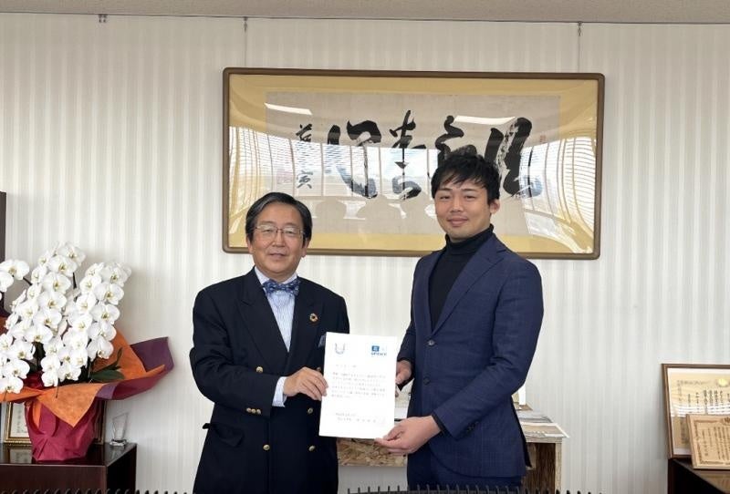 那須学長と市川さん（右）