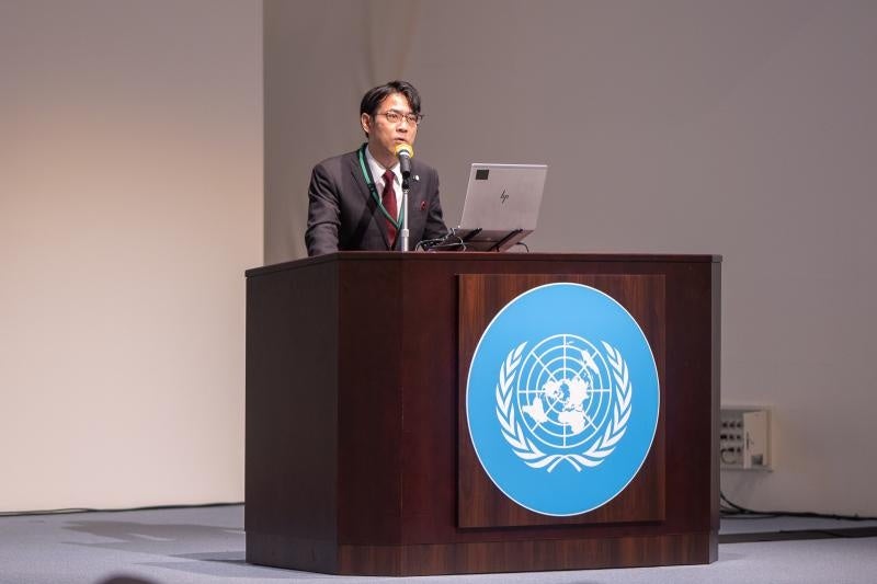 パネルディスカッションで講演する横井副学長