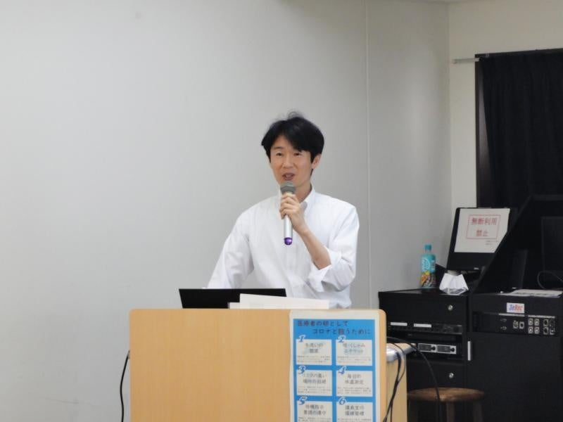 発表をおこなう総合技術部の楢崎正博技術専門職員