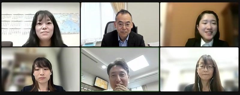 文部科学省渡辺正実国際統括官（中央上）主催のオンライン壮行会の様子