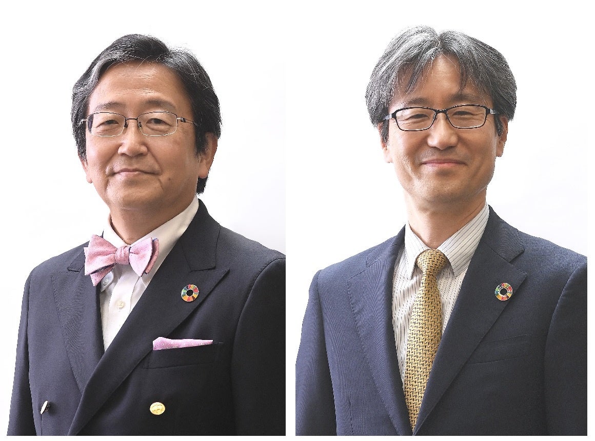 那須保友学長と前田嘉信病院長（右）