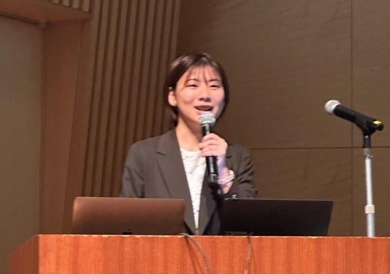 プレゼンテーションを行うGDP2年の岡田さん